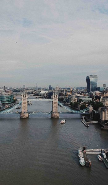 ロバート-bye-7baQ2b019NY-unsplash